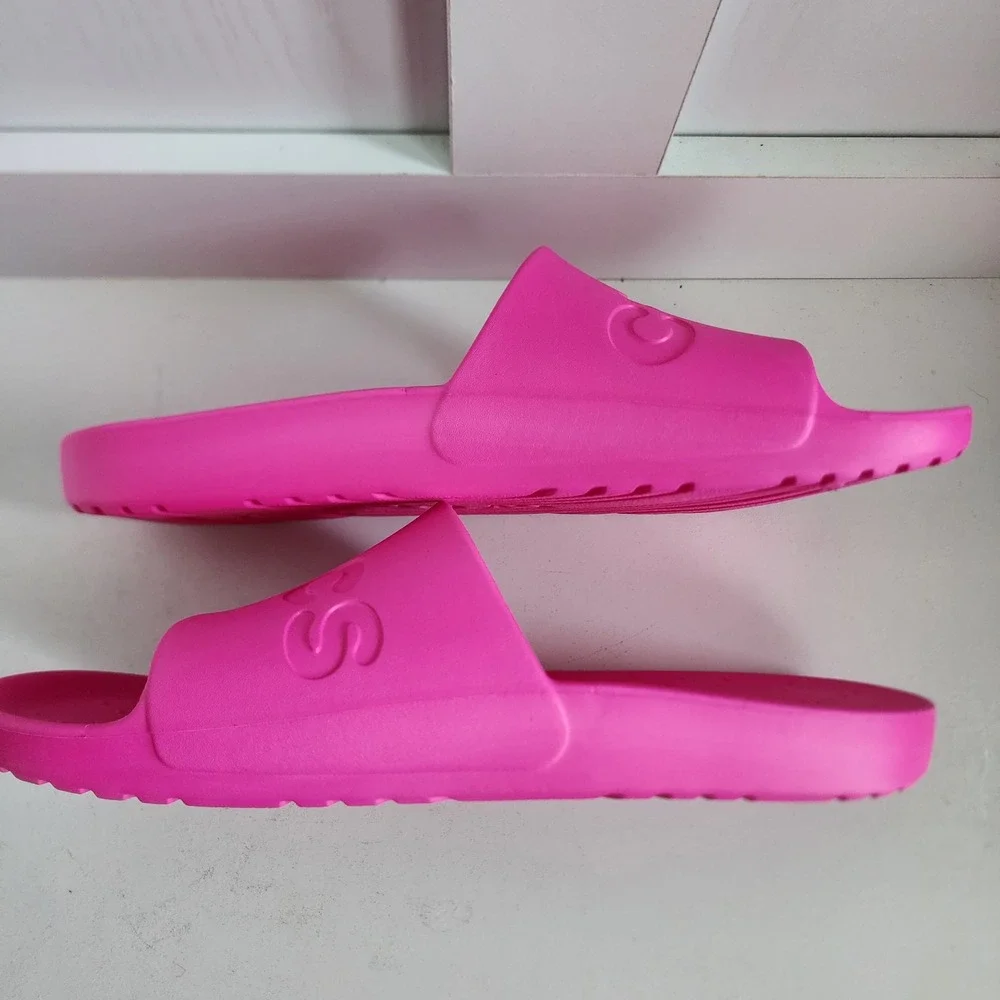Crocs Classic Slide Sandals Mens 11 / Womens 13 Electric Neon Pink Crush Barbie